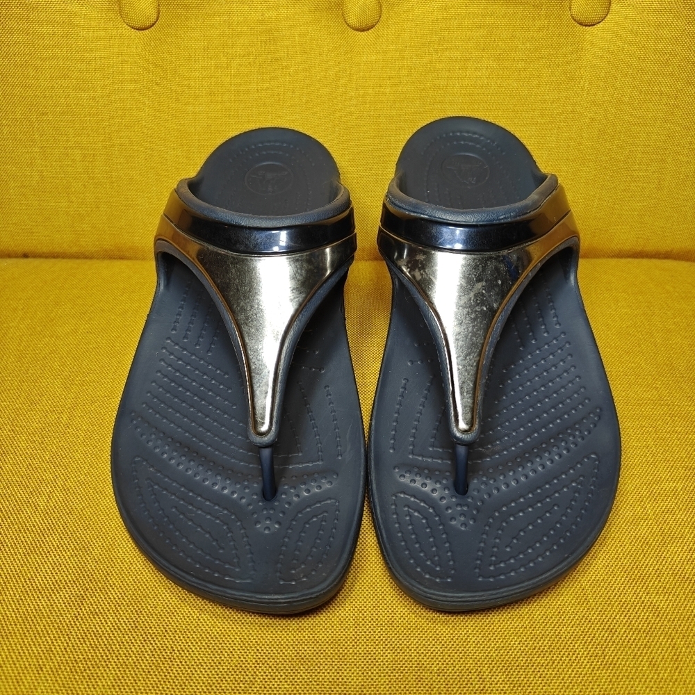CROCS Sloane Metal Block Navy Bronze Wedge Thong Flip Flop Sandals Women Size 10